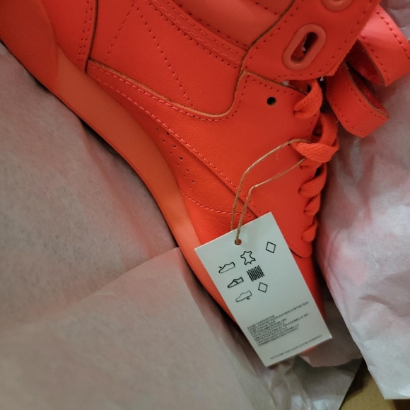 Orange Reebok Classics - Picture 4 of 4